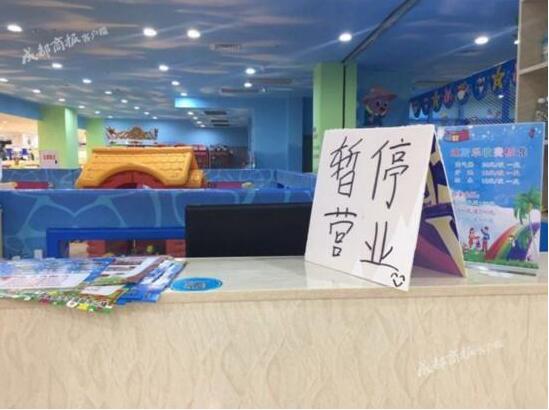 未满2岁幼儿商场游乐园玩小火车被卡身亡3 未满2岁幼儿商场游乐园玩小火车被卡身亡 商场游乐园为何事故频发