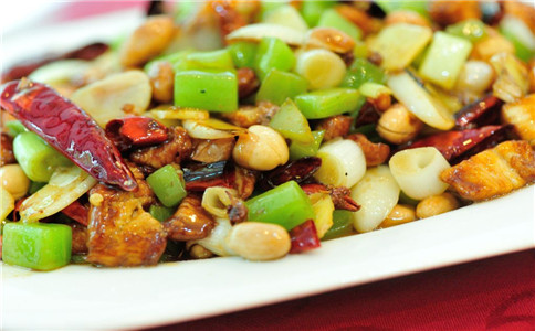 三种经典宫保鸡丁做法 你学会了吗