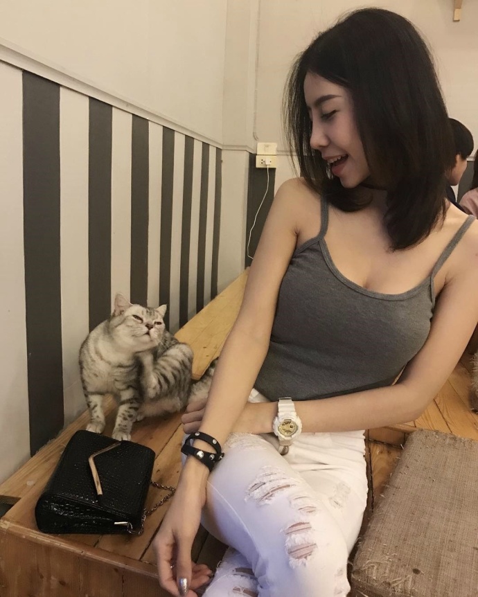 这身材，简直瞬间爆炸啊！ ​​​​