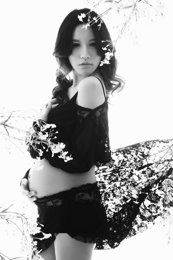 黑色蕾丝美女孕妇艺术写真
