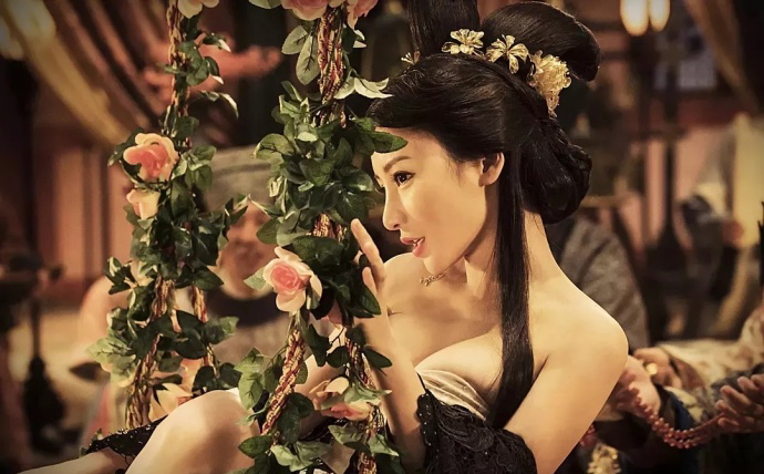 《奇门遁甲》票房过亿!我是该夸电影好看呢?还是该夸胸好看......