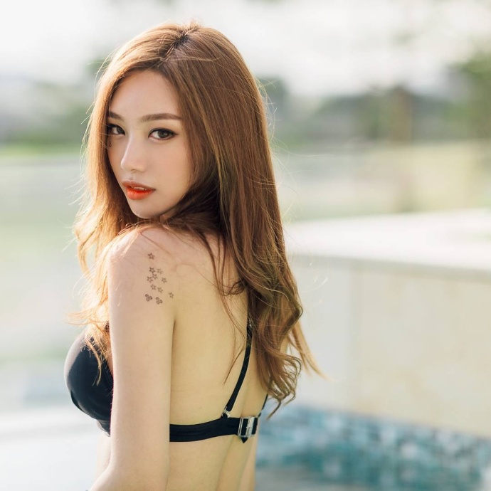 好犯规的身材啊，穿什么都好看