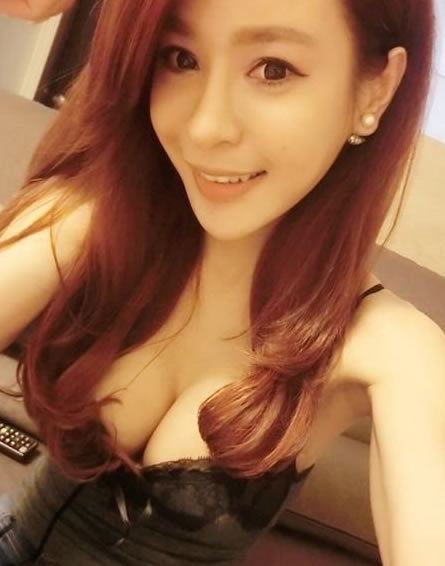 對座正妹露出完美深溝超可口 沒想到一抬起頭竟美到驚為天人......