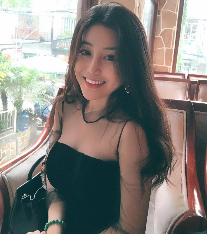 越南16岁美女高中生Vo Ngoc Tran走红