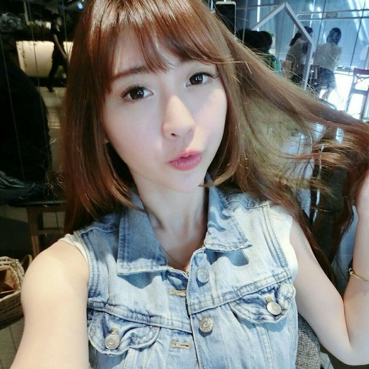 这个形狀很坚挺!世新广电神乳妹張黛比 网友挡不住凶劲:棍......