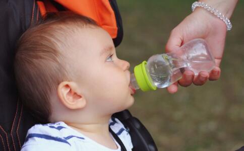 儿童手足口病8月高发季 初期表现为发热咳嗽