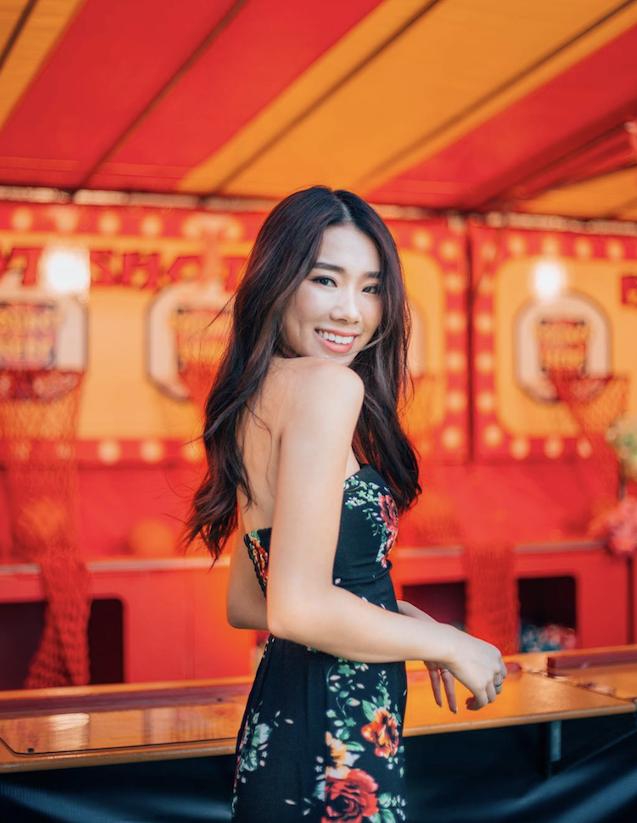 新加坡网红Mongchin Yeoh经常网上教授每一位素人怎样搭配符合她们自己风格的美妆、服装。