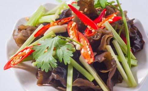 预防血栓 平时多吃这四大黑色食物