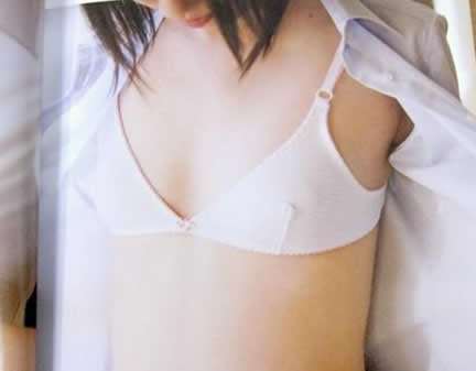 女人a罩杯到f的照片:真人版a到f罩杯的大小示意图