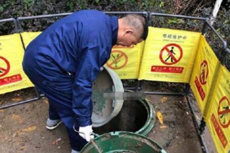 孕妇小区坠井身亡谁之过?孕妇出行要注意这几点