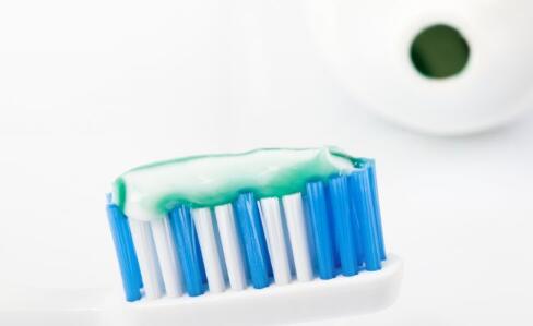 男子造谣传染艾滋给女生被拘 注意艾滋病传染途径