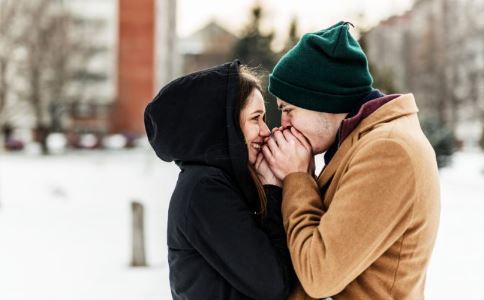 手脚冰凉是疾病前兆 如何改善手脚冰凉