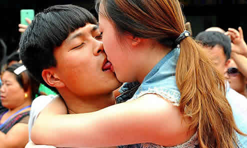 亲嘴（接吻）是什么感觉该怎么做：亲嘴十三个招式