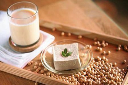 柳岩傲人的上围有什么秘诀？教3分钟学会柳岩丰胸法