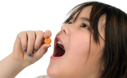 女儿浑身长黑毛红斑 提醒家长别乱给孩子用药