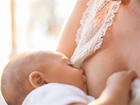 宝宝吃母乳用不用喝水？科学喂养靠谱吗？