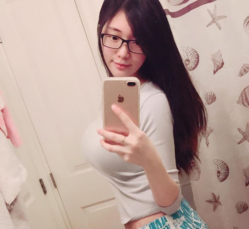 网红谢薇安vivian图片：94年辣妈vivian资料简介及三围