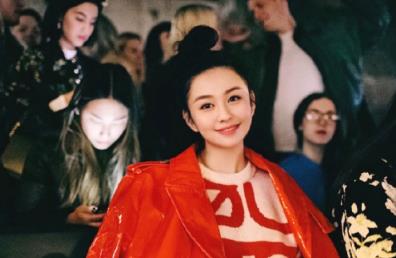 邱淑贞17岁大女儿美照曝光,首次登台走秀气场强大 邱淑贞17岁大女儿美照曝光,首次登台走秀气场强大