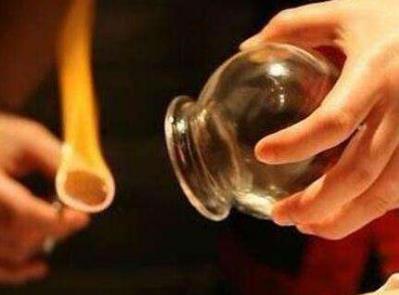 刮痧和拔罐哪个祛湿效果好,女生适合刮痧还是拔罐
