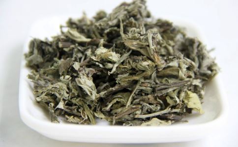 艾叶泡脚好处多 这些禁忌要注意