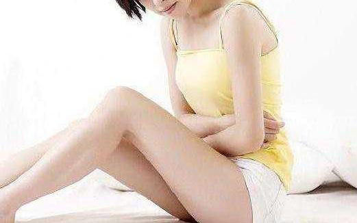 白带发黄有异味是怎么回事：白带异味该怎么办