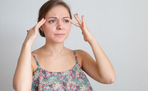 女人额头长痘5个原因 祛痘试试这些方法