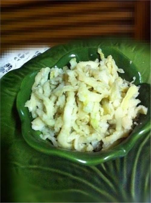 蒸茄子的新做法,只需几分钟就可以搞定,上桌后很快被吃光