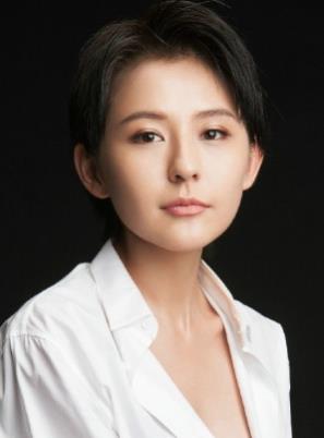 热依扎八卦：热依扎机场照引起热议自称不是演技上热搜不开心