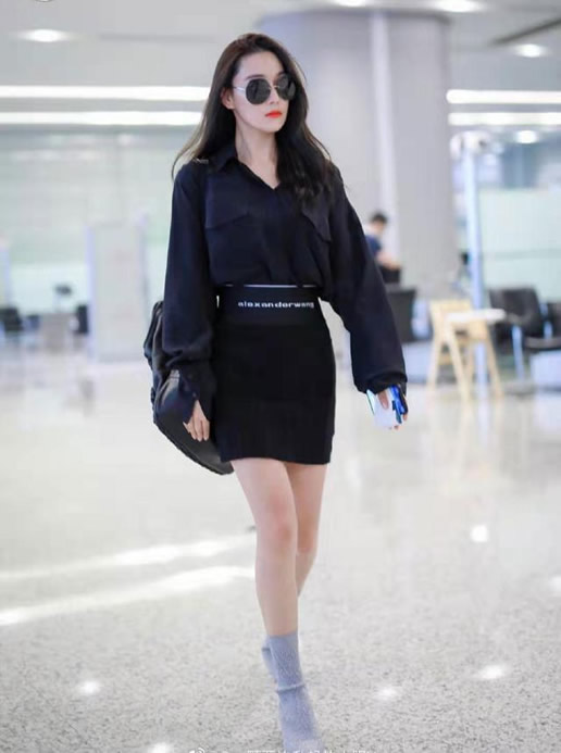 张馨予产后穿包臀裙着急秀身材：不仅时髦而且超吸睛