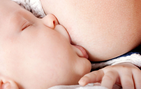 乳头有白点经常堵奶怎么疏通 通乳三法了解一下