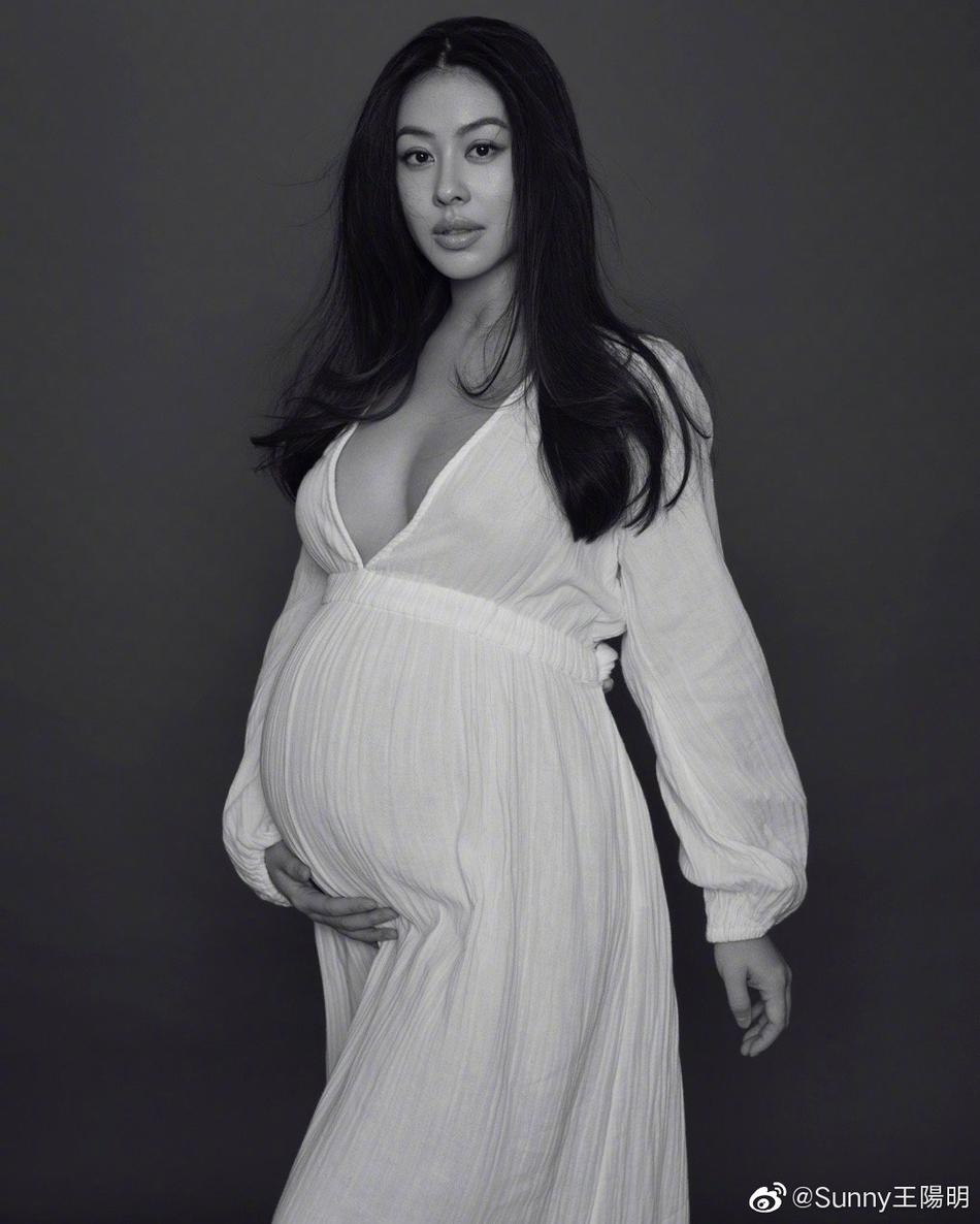 蔡诗芸肚大如萝
