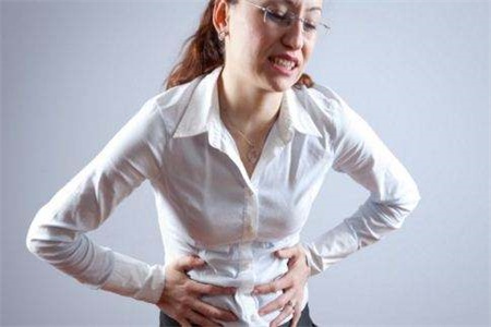 女性月经推迟不来、小腹隐隐作痛是什么原因？这些情况不容小觑