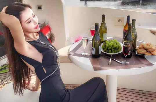 ada王一霏个人资料及照片：王一霏2分30秒视频遭搜始末