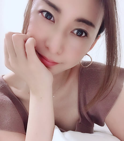 松下纱荣子个人资料简介：气质极佳的松下纱荣子三围及作品照片
