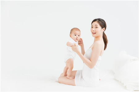 幼儿急疹是大人亲吻引起的吗