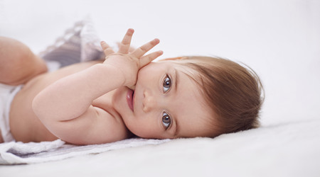 宝宝爱吃手怎么办？宝宝爱吃手 真是“坏毛病”吗?