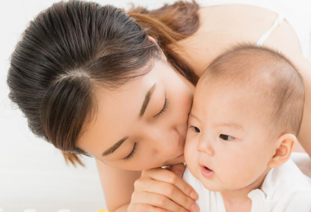 新生儿肚子大鼓鼓的怎么回事