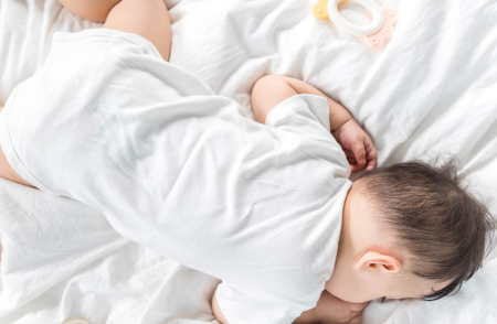 新生儿睡眠少怎么回事
