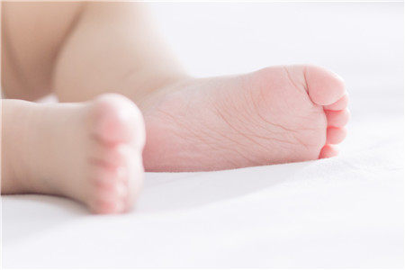 宝宝脚总是冰凉怎么回事