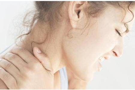 落枕了怎么快速好起来 脖子酸痛僵硬六个方法缓解