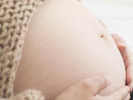 怀孕8个月感觉肚子下坠怎么回事 怀孕8个月感觉肚子下坠是入盆吗