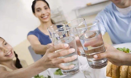 睡前喝水会水肿么？消除水肿这样做最有效