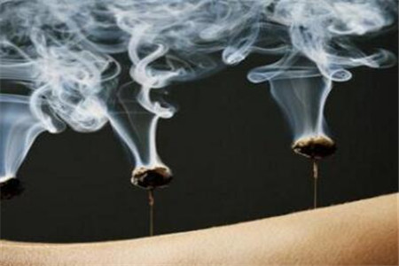 详解艾灸的功效与作用和禁忌