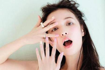 额头长痘痘是什么原因 痘痘肌日常应该这样护理