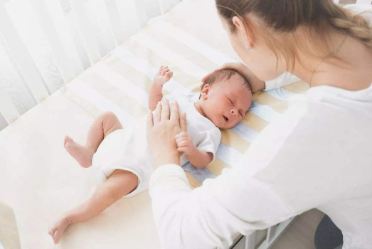 婴儿湿疹可以自己好吗