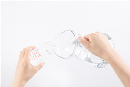 喝水后怎么快速憋尿 喝水后怎么快速憋尿 喝水快速憋尿的方法