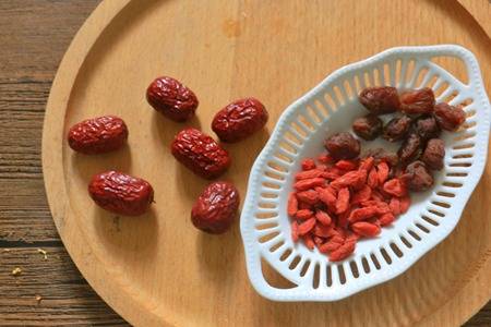 月经期间可以同房吗会怎样 女性大姨妈期间吃什么可以排毒排污血