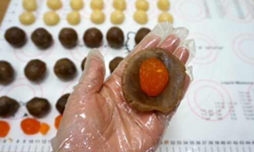 月饼的做法大全,自制月饼的简单做法好吃不上火