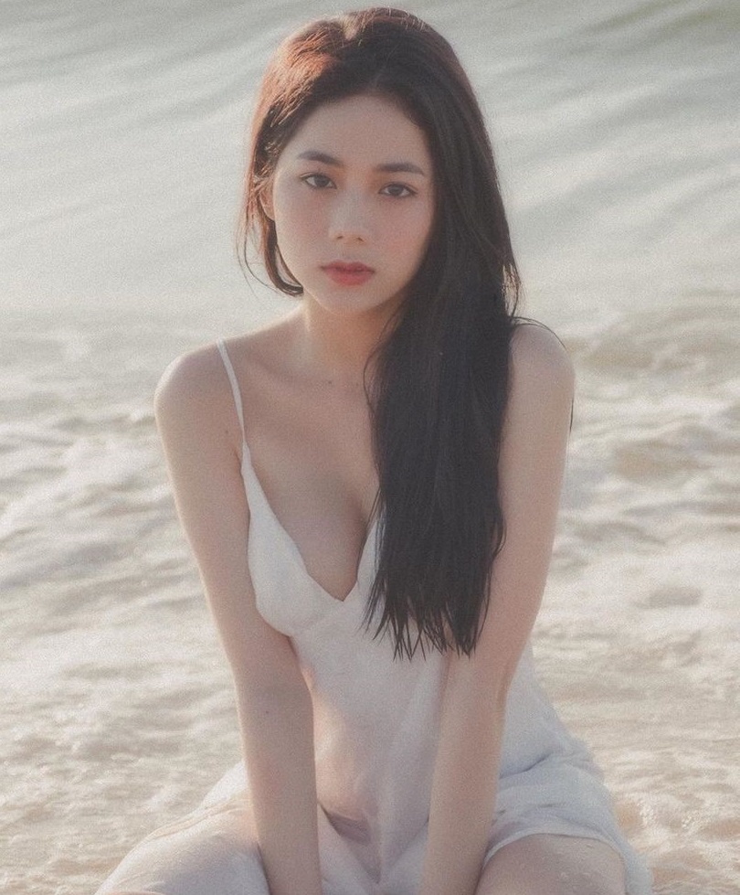 越南美少女「美乳发育好饱满」,镜头前的「诱惑姿势」展现坏坏一面!