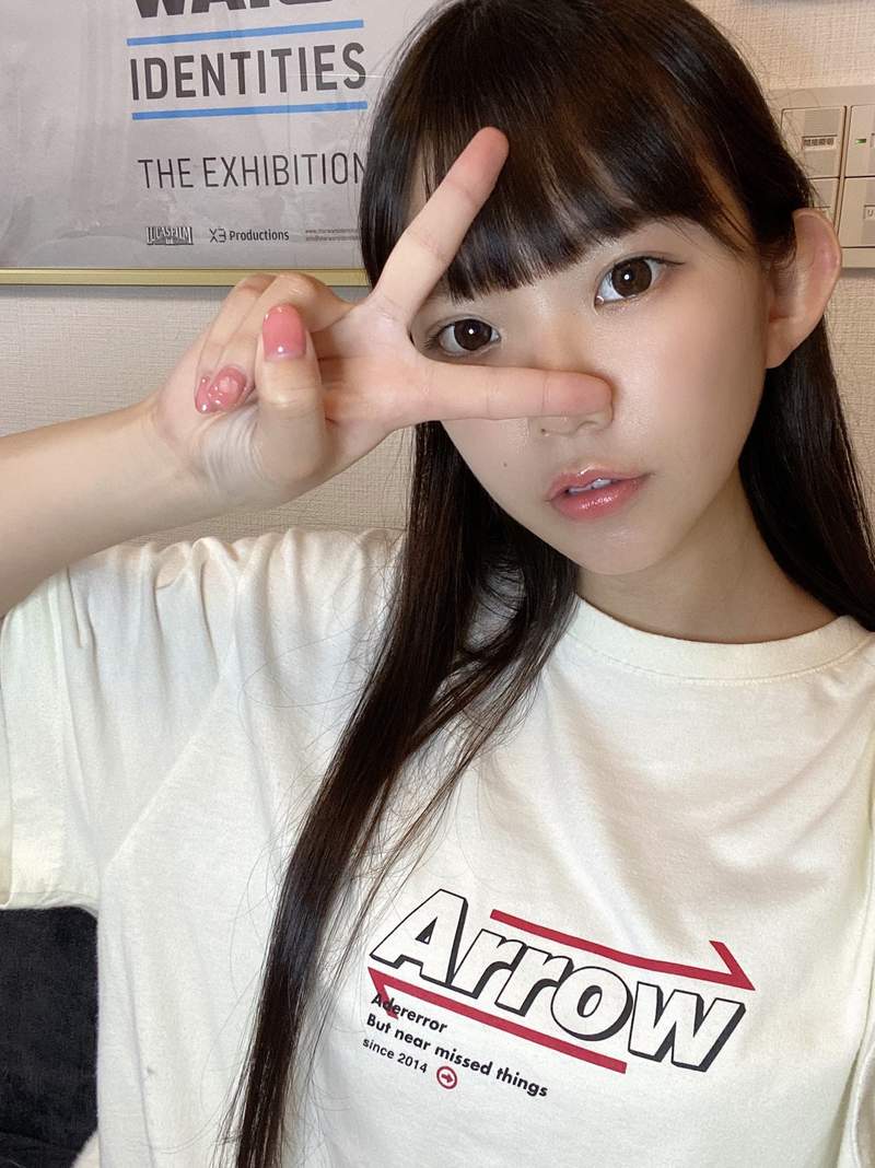 关于这些胸部问题,长泽茉里奈是按照自己的看法去回答的问题,因此大部份也都是自己的感觉,另外她认为胸部也有分普通大胸部跟超巨胸部,这两种一样都是胸部但运动的规则不同,所以也有区分,自己因为是普通等级大胸部,所以有些会感受不到,比方说像是胸部太大对肩膀造成负担,她就觉得还可以~还行